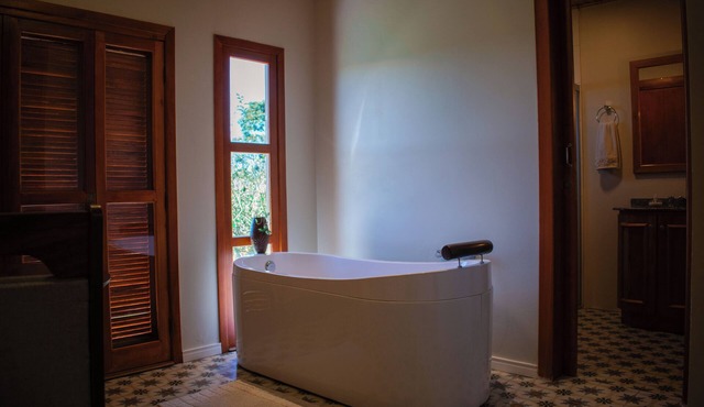 Celeste Suites, in Vale dos Vinhedos with Bathtub and Colonial Breakfast in Vale dos Vinhedos