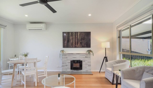 Central Forest Hill 3BR2BA House+Parking in Forest Hill