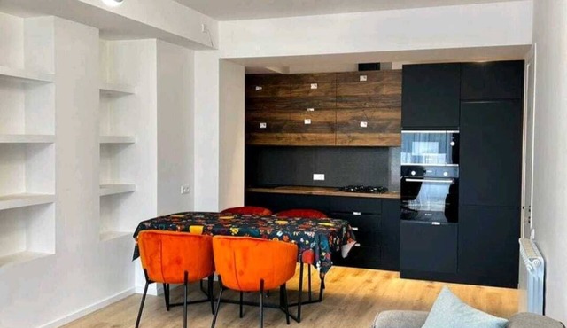 Central, modern apartment with balcony