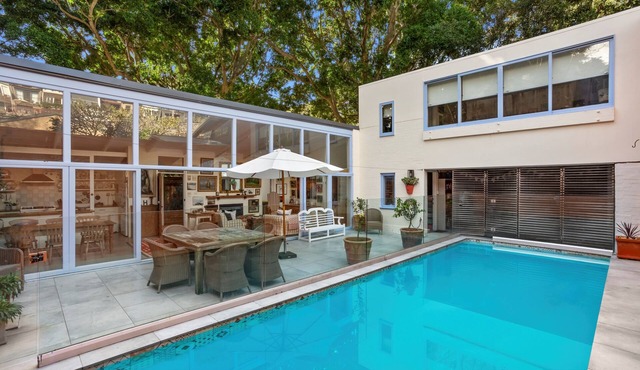 Characterful 4BR home w/pool, full of artwork w/galleries close by in Paddington