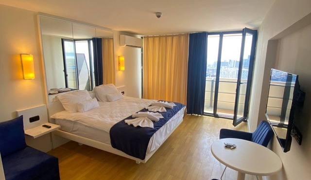 Charming 1-bedroom hotel in wonderful Batumi with WiFi, AC in Batumi