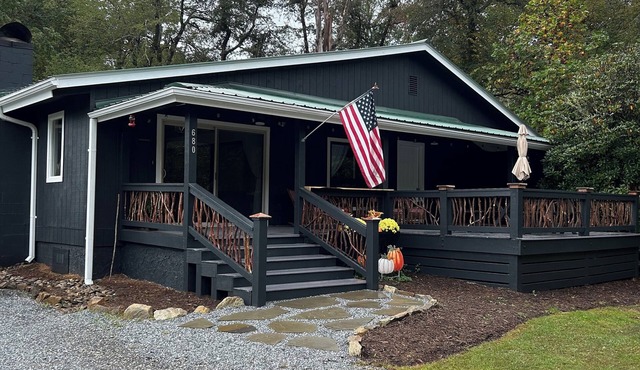 Charming 2-bedroom house in beautiful Cedar Mountain 4.5 miles to Pretty Place in Cedar Mountain