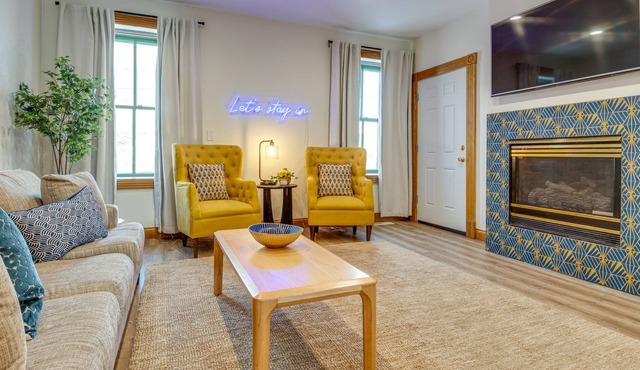 Charming Condo ~ 4 Mi From Indianapolis Zoo in Indianapolis