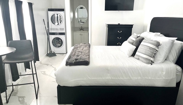 Charming studio in welcoming Miami Gardens, 4 minutes from the HardRock Stadium. in Miami Gardens