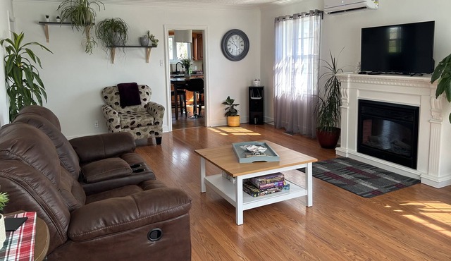 Cheerful Two Bedroom Country Home in Salmon River