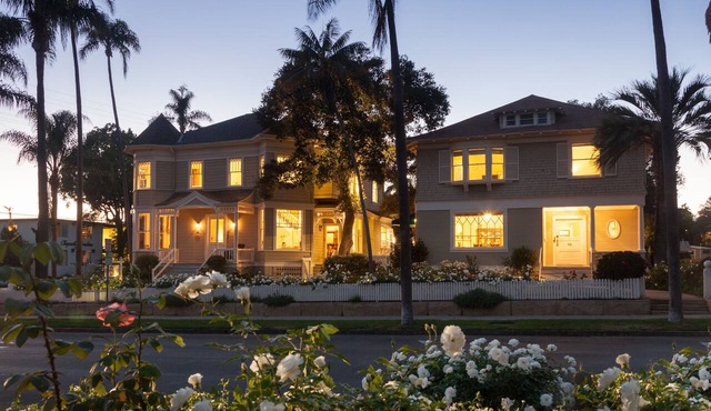 Cheshire Cat Inn & Cottages in Santa Barbara