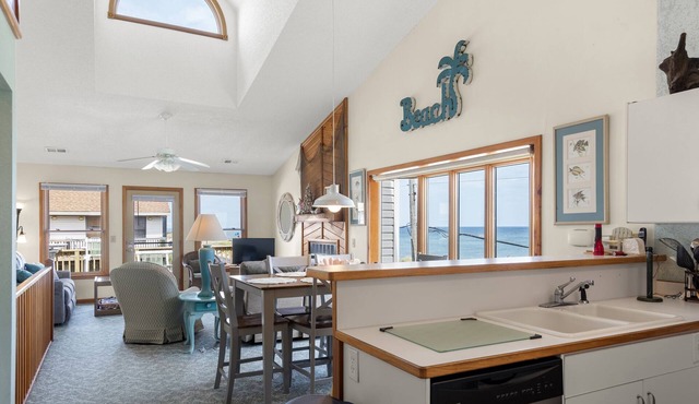 Coastal Jade (Formerly Donedragon): Semi-oceanfront, Shared Pool & Spa in Kitty Hawk