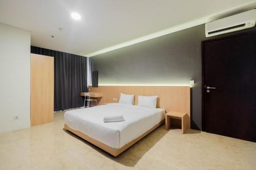 Comfy 3BR at L'Avenue Apartment Pancoran By Travelio in Jakarta