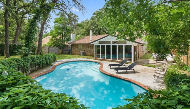 Comfy, Refreshing Home w/ Sun Room & Pool! in Euless