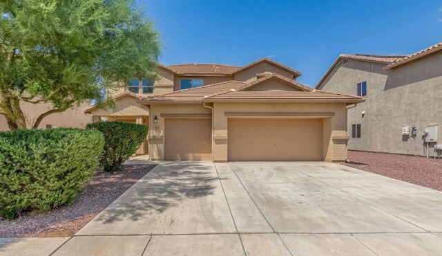 Cool & Spacious 5BR Red Rock Oasis with Community Amenities in Red Rock
