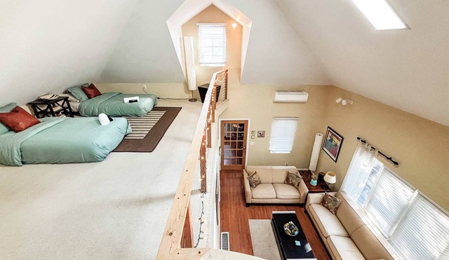 Cozy pet-friendly cottage near Lake Michigan in Grand Beach