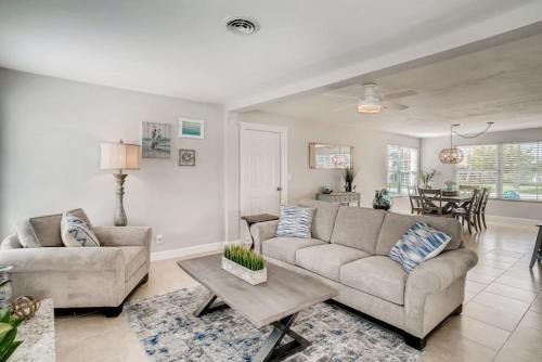 Cresting Wave Cottage by the Sea in Ormond Beach