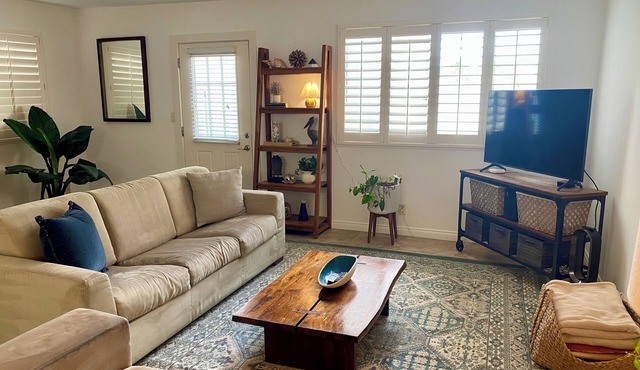 Crown Point Beach Oasis - 2 Blocks to the Bay! in San Diego