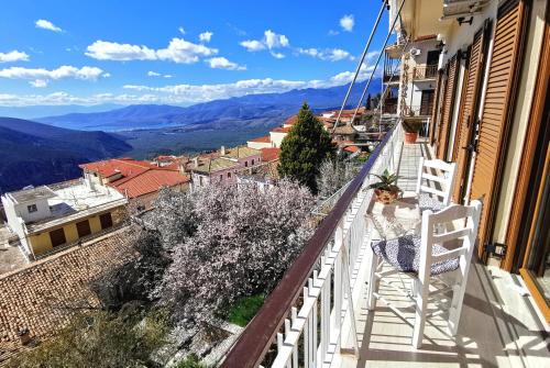 Delphic Horizons in Delphi