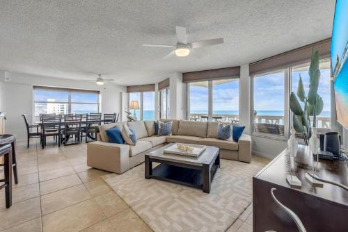 Direct Oceanfront Corner Condo, Family-Friendly with Beachfront Pool and Garage Parking in Ormond Beach