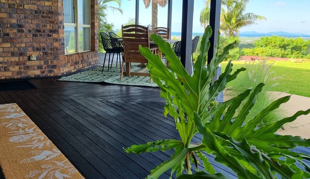 Doug's Place - Spectacular Views + Tennis Court in Nindaroo