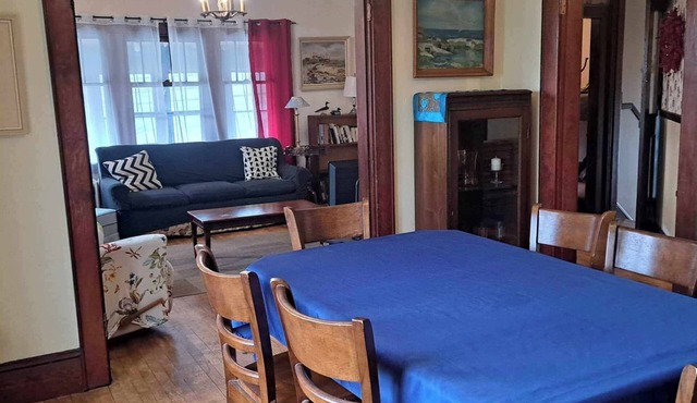 Downtown heritage flat near everything in Dartmouth