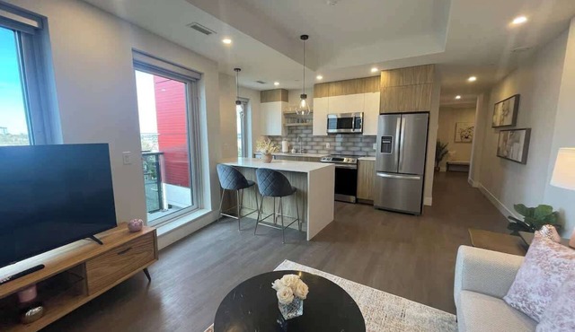 Downtown, Spotless 2 Bed, 2 Bath with 6 appliances in Halifax