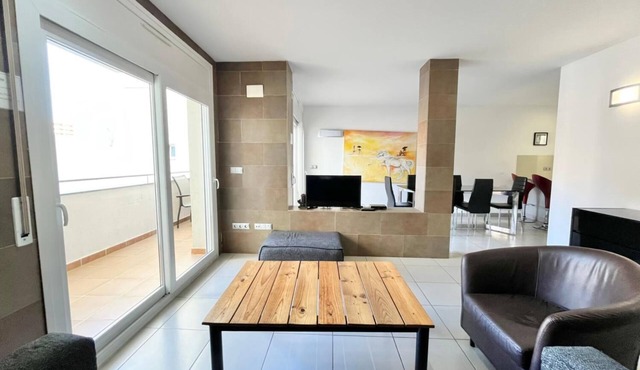 Drugstore B B - Three Bedroom Apartment, Sleeps 8 in Roses