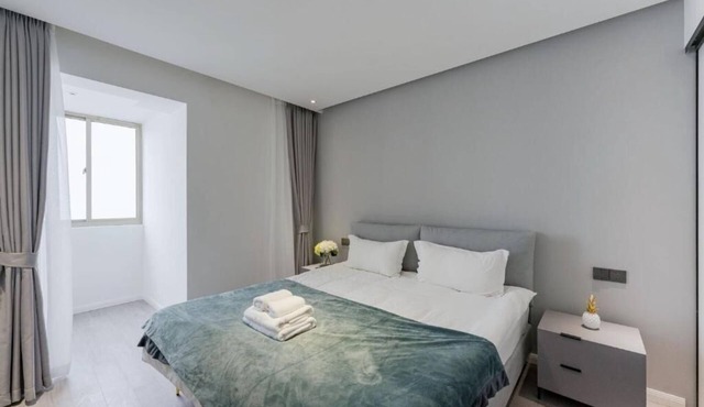Easternhub- Modern Light Luxurious Three-bedroom Apartment Lazy Afternoon in Changning