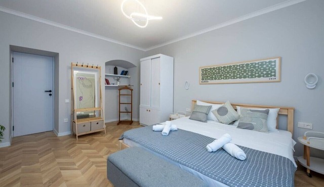 Elegant 2BR House Escape in Vibrant Avlabari