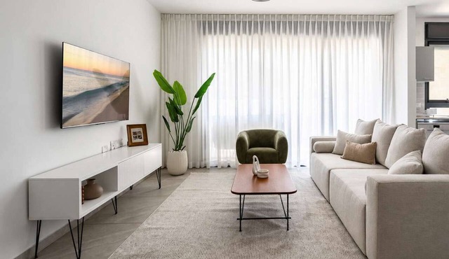 Elegant 4BR Stay l Balcony & Mamad in Bat Yam