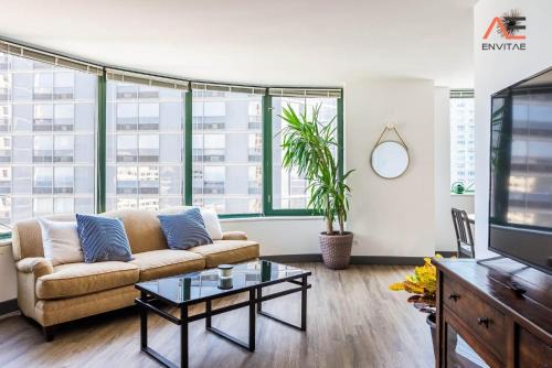 ENVITAE 3BR Luxury Corner Loft with Navy Pier Views in Chicago