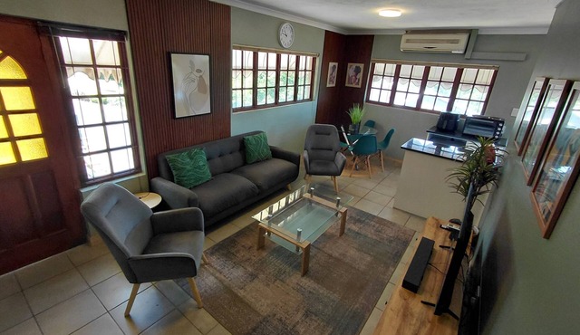 Executive Chic Flat with Stunning Views in Pinetown