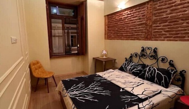 Explore historic Tbilisi - 2-bdr Elegant Apartment