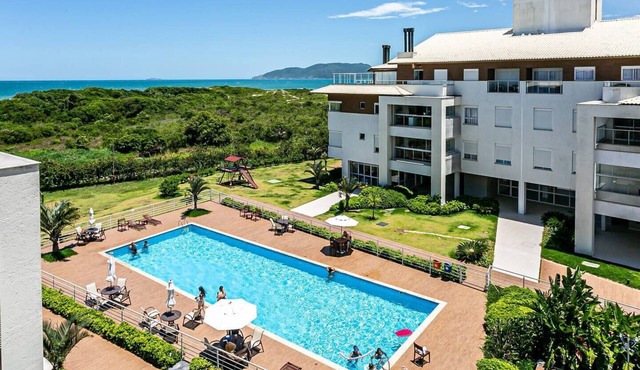 Fantastic penthouse , private access to the beach, Jacuzzi, Confy and fancy in Campeche Leste Florianópolis