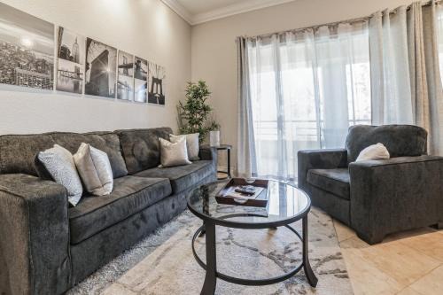 Fabulous Penthouse Apartment LAS VEGAS Strip view with resort amenities! 5 min walk to main attractions! ONLY LONG TERM RENTALS min 30 nights! in Las Vegas