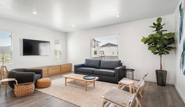 Family-Friendly 3-Story Home Sleeps 9 in American Fork