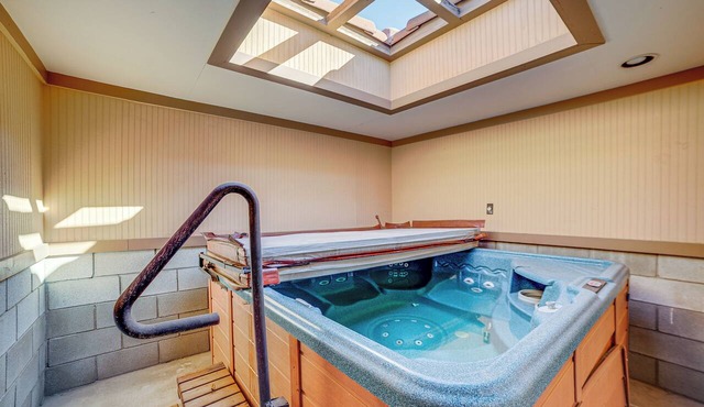 Family Home w/Hot Tub! 2 Mi to Dtwn Riverside in Riverside