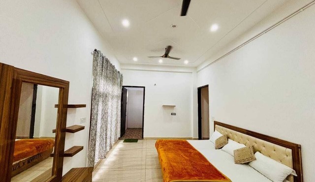 Fantastic 5-bedroom farmhouse in Gurugram for a relaxing stay in Gurugram