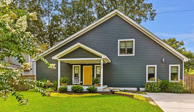 Fantastic home in the heart of the VB Resort Area Walk to Beach, Boardwalk. in Virginia Beach