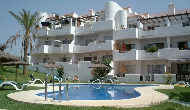Fantastic Penthouse with Pool, Private Solarium/Terraces! Sea & Mountain Views in Estepona