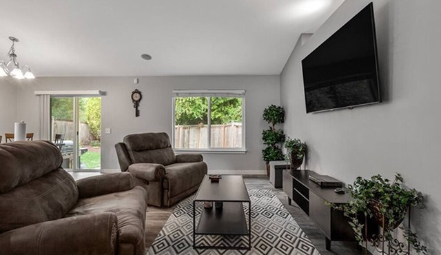 Fenced yard - Mud proof - 3BD 2BA Apt in Snohomish