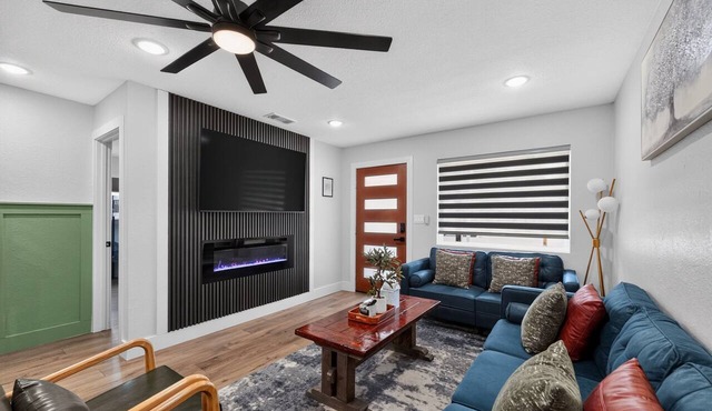 Firepit Family Basecamp Euless 3 Bedroom Home in Euless