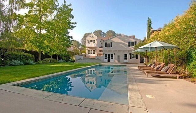 Gorgeous Gated Home with pool in exclusive neighborhood in Toluca Lake