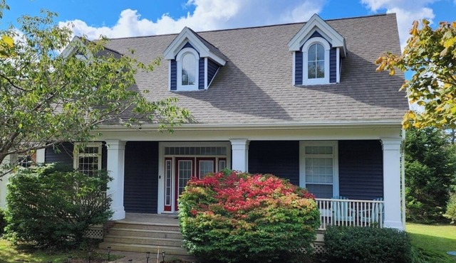 Gorgeous Oceanfront Retreat near Halifax in Hacketts Cove