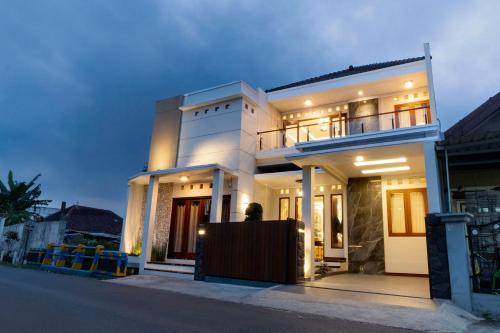 Griya Genitri in Malang