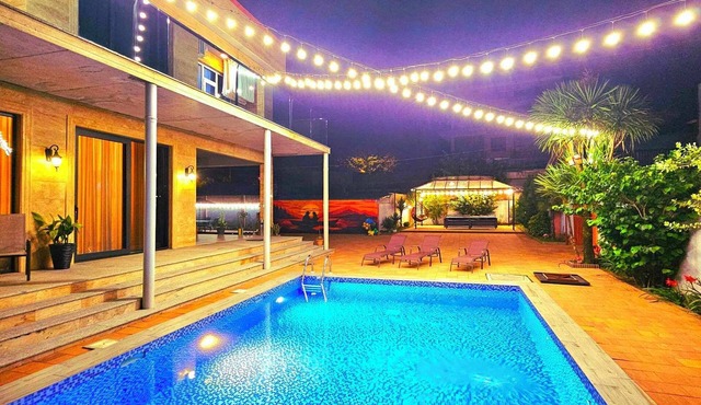 Holiday home with swimming pool