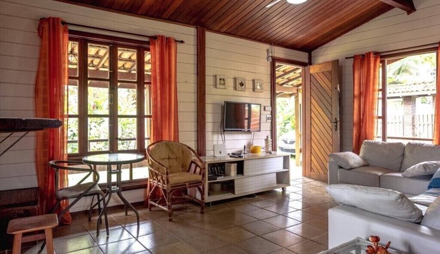 House in Maresias - GREAT LOCATION, sleeps 8, Wi-Fi. in Praia de Maresias
