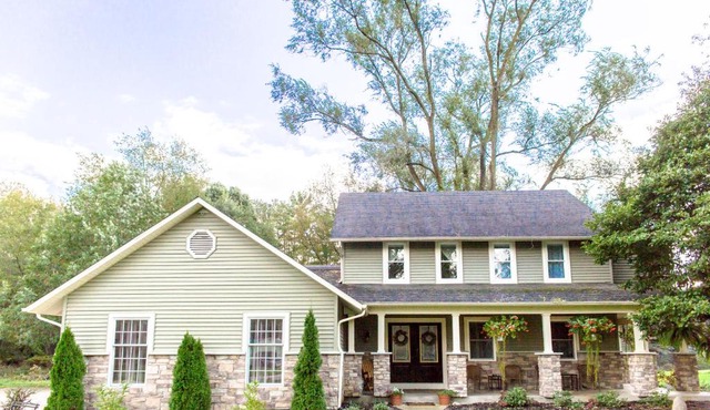 Huge Home and Yard Perfect For Groups & Families! in South Bend