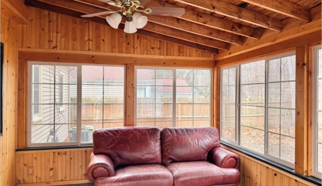 Irondequoit Bay house: Spacious 3BR/2BA Getaway in Irondequoit