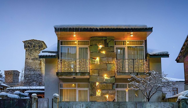 Korte Hotel Sleeps 14 With Courtyard