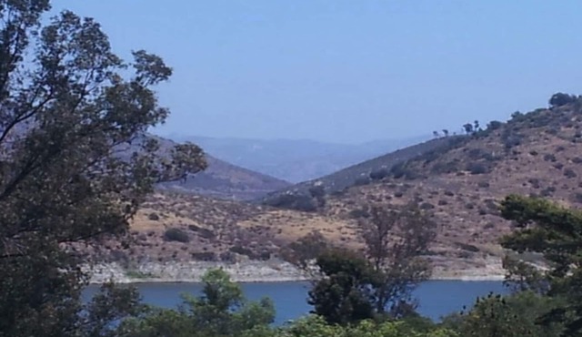 Lake House - Novel Attractions Close/Safari Park Zoo/Legoland/Sea World in ESCONDIDO
