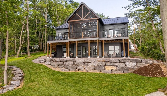 Lakefront 5 King Beds + Private Dock + Screen Porch + Pet Friendly in Fair Haven