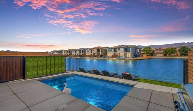 Lakefront Luxury Villa 4 bedroom+loft with Pool in Indio