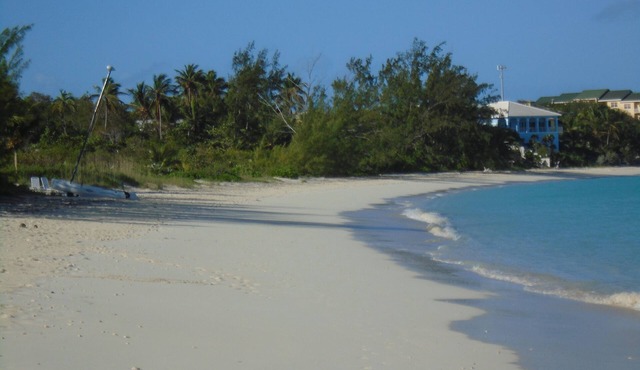 LARGE 4 Bed/4Bath BEACHFRONT APARTMENT SLEEPS 8 and directly on HOOPERS BAY in Georgetown